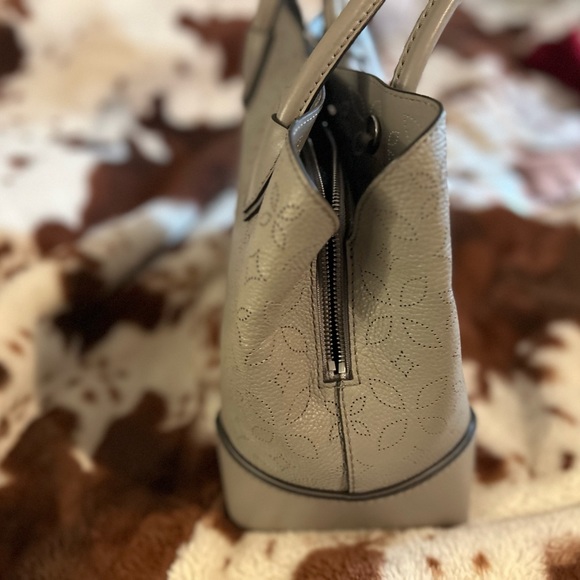 MK tote with matching wristlet gray - Picture 4 of 8